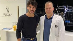 Δρ.Αθανάσιος Αθανασίου: Ο άνθρωπος πίσω απο τους αψεγάδιαστους κοιλιακούς του Γιώργου Ασημακόπουλου!